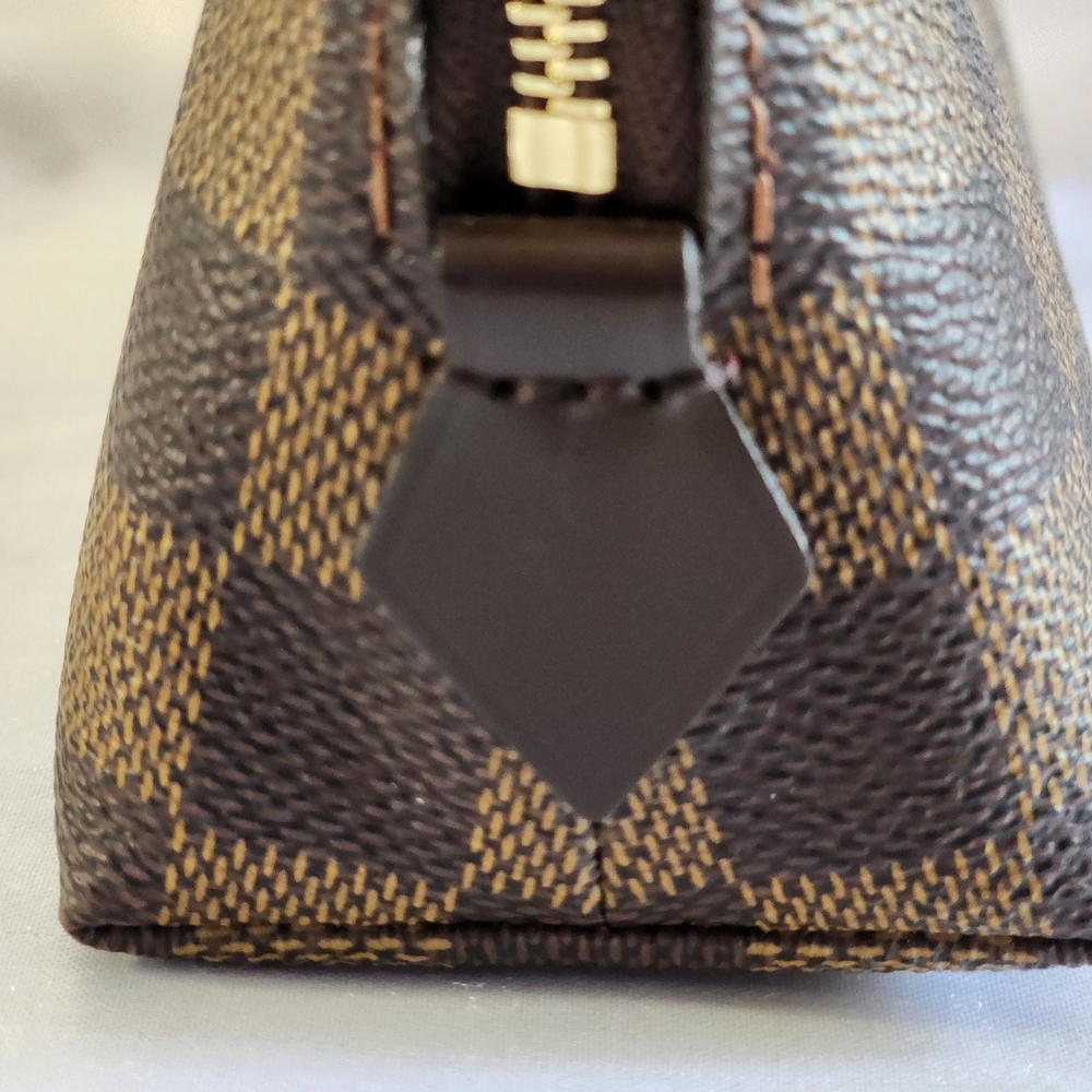 Authentic Louis Vuitton Damier Ebene Cosmetic Pouch In Excellent Condition - Picture 4 of 10